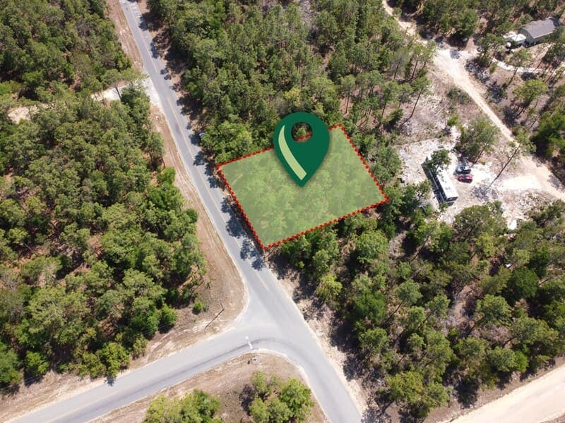 Peaceful Escape in Interlachen – Perfect Wooded Lot for Your Future Home